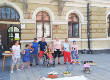 Na pešej zóne v Nitre sa dnes počas Dňa krivých zrkadiel predstavia ľudia s mentálnym postihnutím