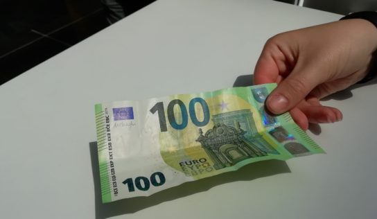 Nové 100€ a 200€ bankovky v obehu