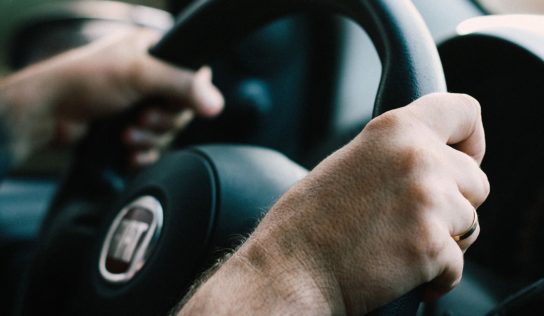 Muž z Nitry odmietal podpísať pokutu. Policajtom nechcel uviesť svoje údaje, pretože je slobodná osoba