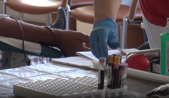 Transfúzna služba vyzýva k darovaniu krvi. Pacienti ju stále potrebujú