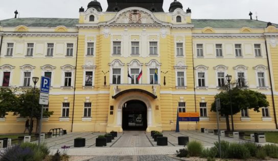 Rekonštrukcia Župného domu je zastavená: Úradníci sa nesťahujú