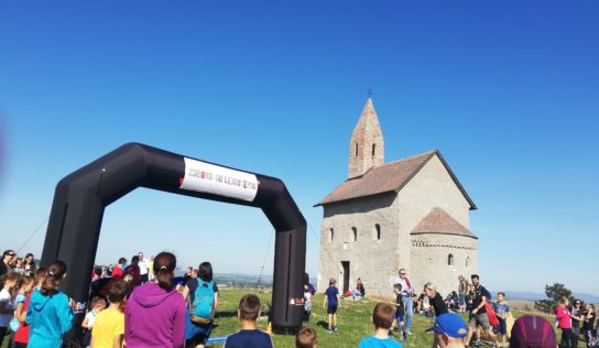 Nadšenci behu sa zišli pri Dražovskom kostolíku