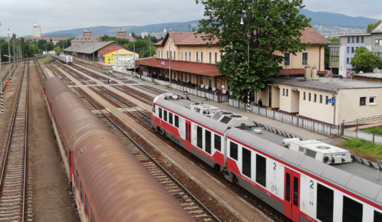 Krajskí poslanci žiadajú čo najrýchlejšie vybudovať železničnú trať Nitra – Trnovec nad Váhom