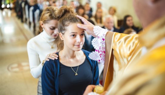 Nitriansky veľprepošt udelil sviatosť birmovania zoborskej mládeži