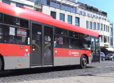 Linky autobusovej dopravy pokračujú v zmysle cestovných poriadkov, niektoré s výlukou