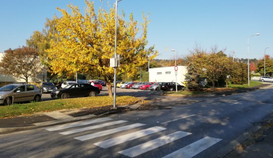Mesto pokračuje s inštaláciou bezpečných priechodov pre chodcov