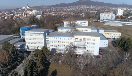 UKF prechádza od pondelka aj na dištančnú výučbu