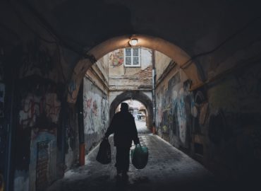 Počet ľudí bez domova sa mierne znížil