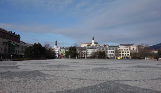 Upršané a zamračené počasie bude pokračovať