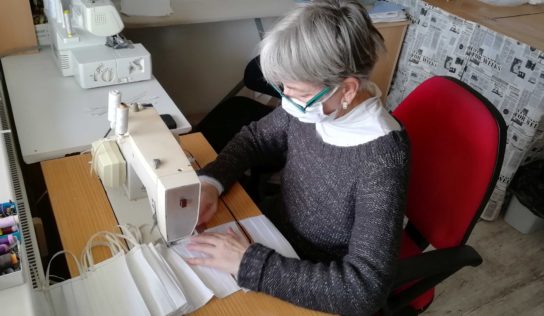 Rúška šijú aj na nitrianskej UKF