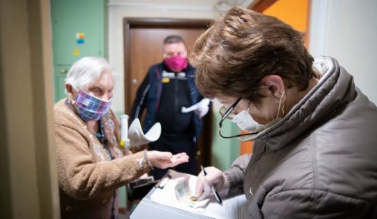 Pomôžte spolu s Červeným krížom. Radnica tiež pomáha