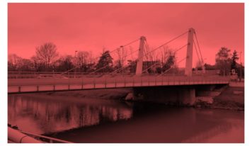 Nitra na znak podpory rozsvieti Chrenovský most na červeno