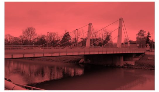 Nitra na znak podpory rozsvieti Chrenovský most na červeno