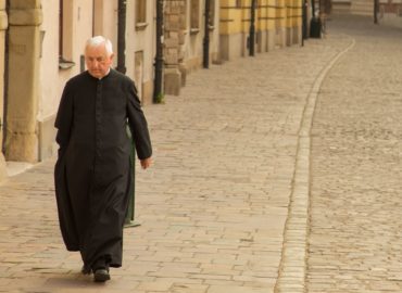 Kňazi sa pripravujú na pomoc chorým