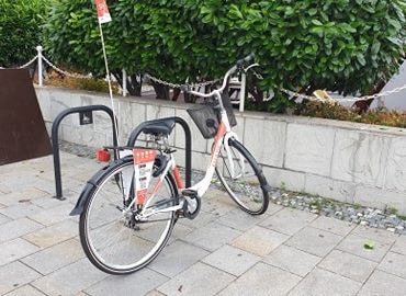 Na pešej zóne sa objavili nové zdieľané bicykle