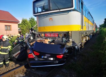V Krškanoch sa zrazil vlak s osobným autom