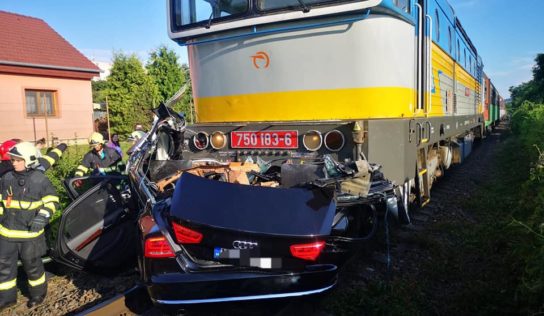 V Krškanoch sa zrazil vlak s osobným autom