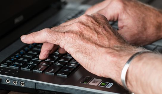 V krajskej knižnici budú nitrianskych seniorov učiť pracovať s počítačom