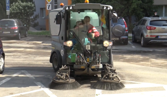 O čistení ulíc a parkovísk v meste budete informovaní vopred: Očakávajú efektívnejší výsledok
