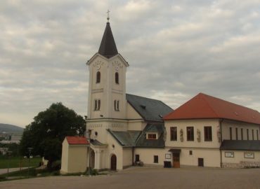 Mariánska púť na nitrianskej Kalvárii priláka veriacich z celého Slovenska