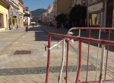 Nebezpečná dlažba na pešej zóne prejde komplexnejšou opravou