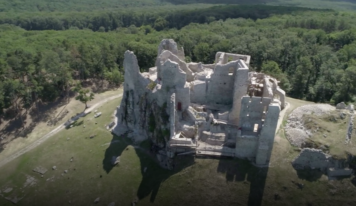 Turisti môžu hrad Hrušov spoznať aj prostredníctvom komentovanej prehliadky