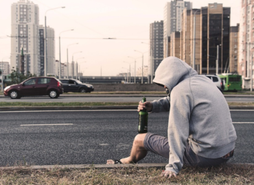 Predali alkohol maloletým. Pokuty hrozia aj rodičom