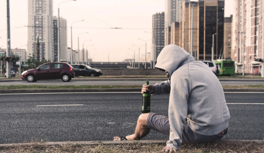 Predali alkohol maloletým. Pokuty hrozia aj rodičom