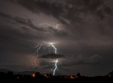 Vo Vrábľoch vyhlásili mimoriadnu situáciu. Kúpalisko Podhájska je v troskách
