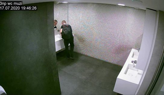 Polícia pátra po lúpežníkovi z banky. Poznáte ho?
