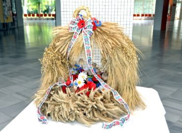 Tohtoročný žatevný veniec symbolizuje nad očakávania dobrú úrodu