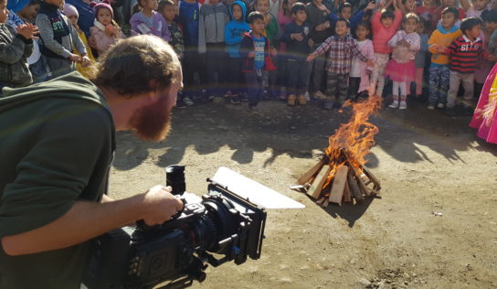 Študenti UKF priložili ruku k dielu. Film Cesta von poputuje do sveta