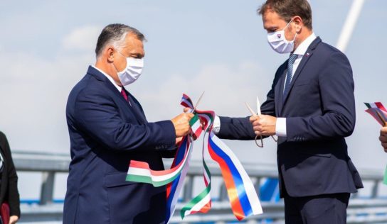 Nový 600-metrový most spája Komárno s maďarským mestom Komárom