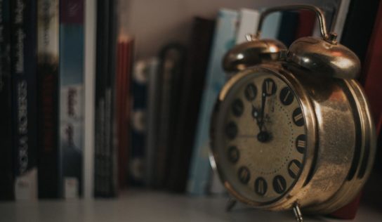 Nezabudnite si prestaviť hodinky. Nastáva zmena letného času na zimný