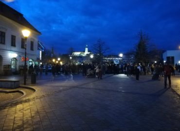 Niektoré mestá a obce sa dnes na znak protestu 30 minút ocitnú v tme