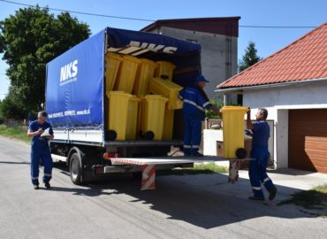Žlté nádoby na plast distribuujú už aj na Čermáni a v Janíkovciach