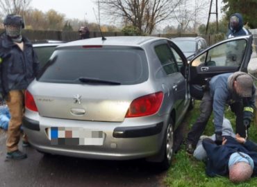 Polícia prekazila obchod s drogami mužovi zo Žitavian