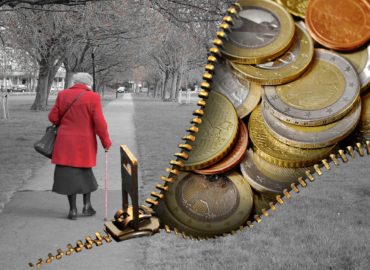 Ďalšia podvedená dôchodkyňa: Pred dom vyložila kabelku s tisíckami eur