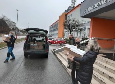 Seniori dostali k Vianociam zdravé balíčky