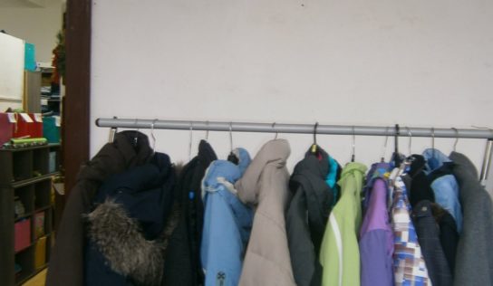 Na Mestskej tržnici pribudol vešiak pomoci