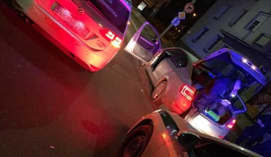 Na Štefánikovej zastavili muža z dôvodu osvetlenia auta. Zistili, že v ňom preváža drogy