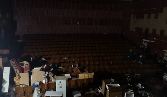 Exekučnému skladu v Kine Lipa je koniec: Mesto začalo s vypratávaním
