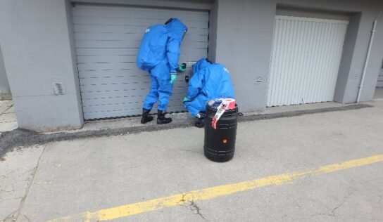 Kvôli neznámemu prášku zasahovali hasiči aj  polícia