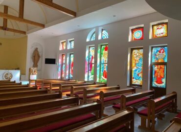 Okná kaplnky v Kňazskom seminári sv. Gorazda zdobia nové vitráže