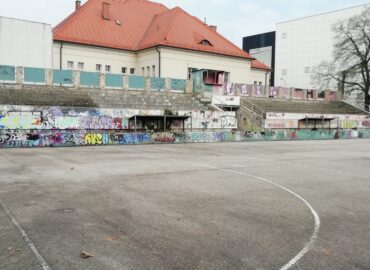 Zanedbané ihrisko za CVČ Domino má prejsť výraznou zmenou