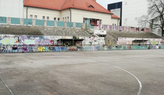 Zanedbané ihrisko za CVČ Domino má prejsť výraznou zmenou