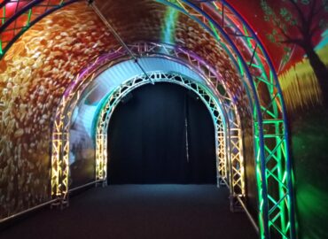 Stále výstavy Agrokomplexu odrážajú súčasnosť aj minulosť: Ponúkajú svetelné efekty, optické ilúzie a svetlo na konci tunela