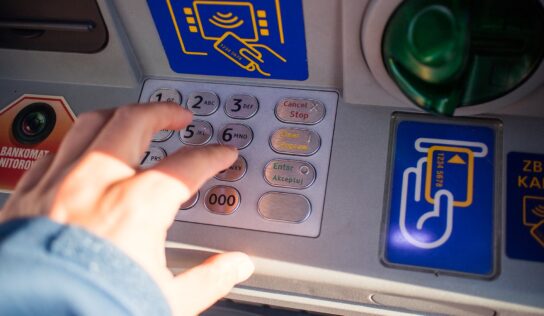 Polícia vyšetruje sériu poškodenia bankomatov. Ďalší pribudol v obci blízko Nitry