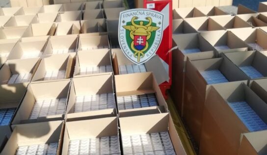 Colníci z Nitry na R1 zaistili milióny pašovaných cigariet