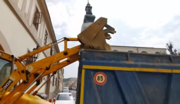 Prednedávnom začala rekonštrukcia Kráľovskej cesty. Ukončená by mohla byť na jeseň tohto roka